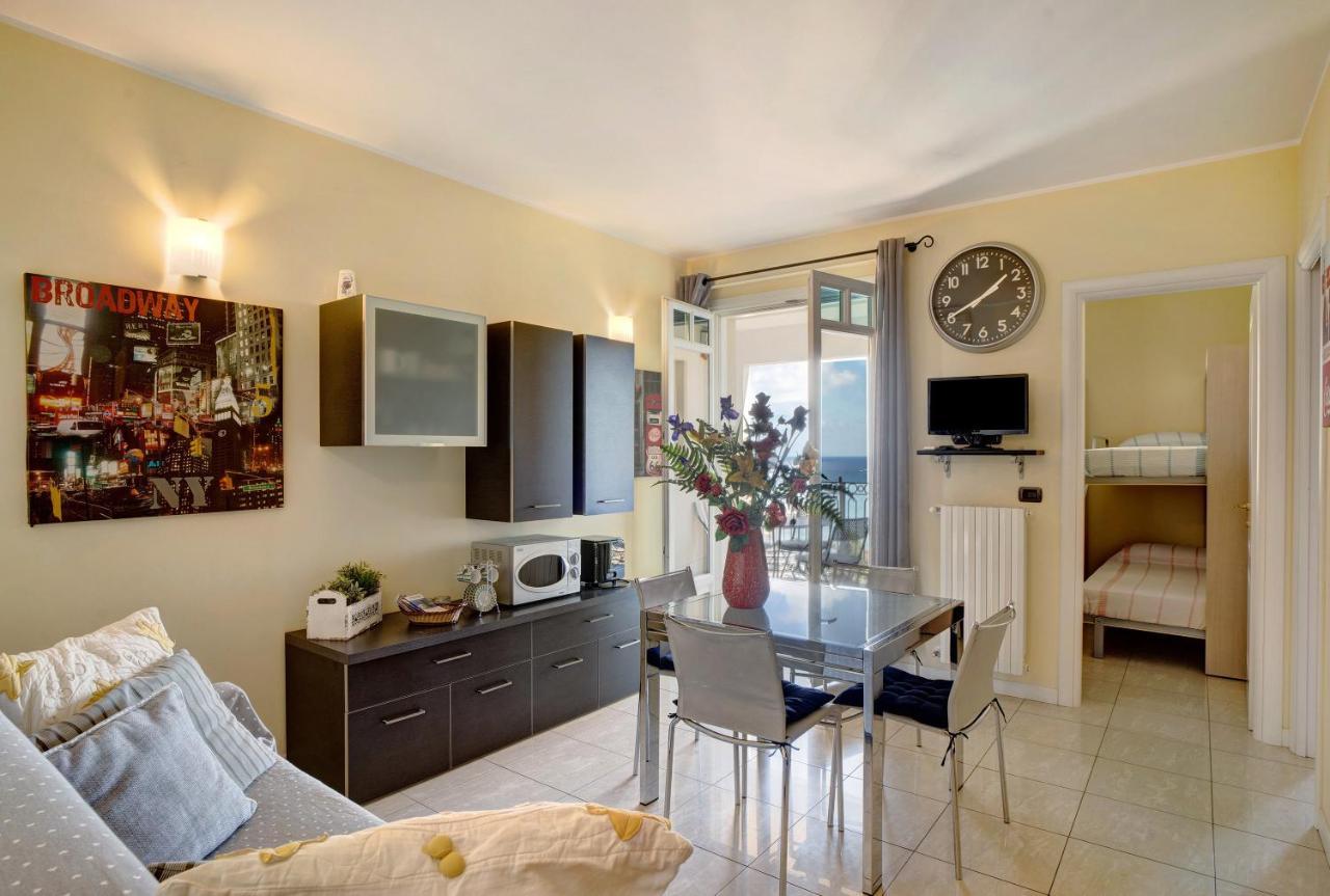 Casa Miradore 600 Mt Dal Mare Империа Екстериор снимка